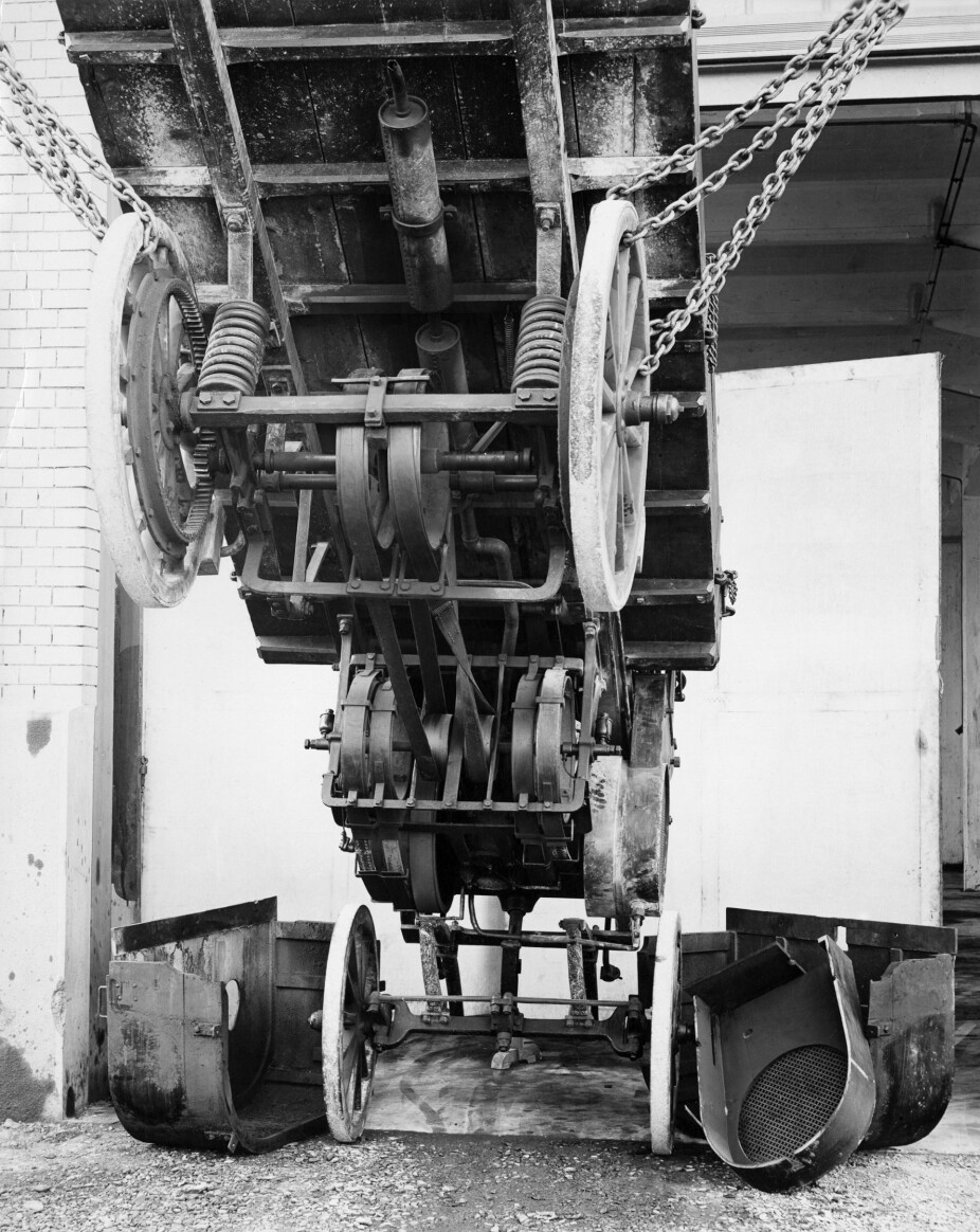 2. generasjon: 2. generasjons bilene hadde fremdeles beltedrift, men motoren var flyttet til fronten.