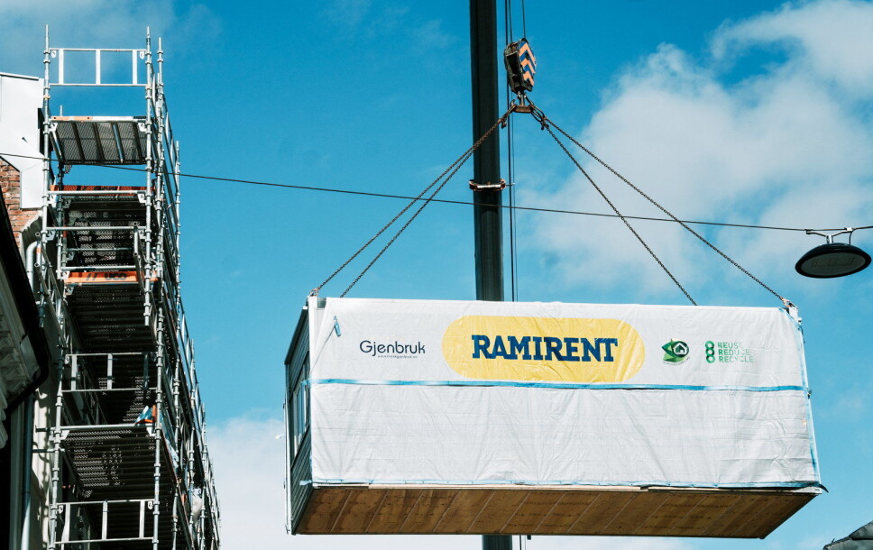 BRUKES FLERE GANGER: Gjenbruksemballasjen på brakkemodulene kan brukes i flere år, og så langt har Ramirent redusert 40 tonn med avfall fra byggeplass. Foto: Ramirent