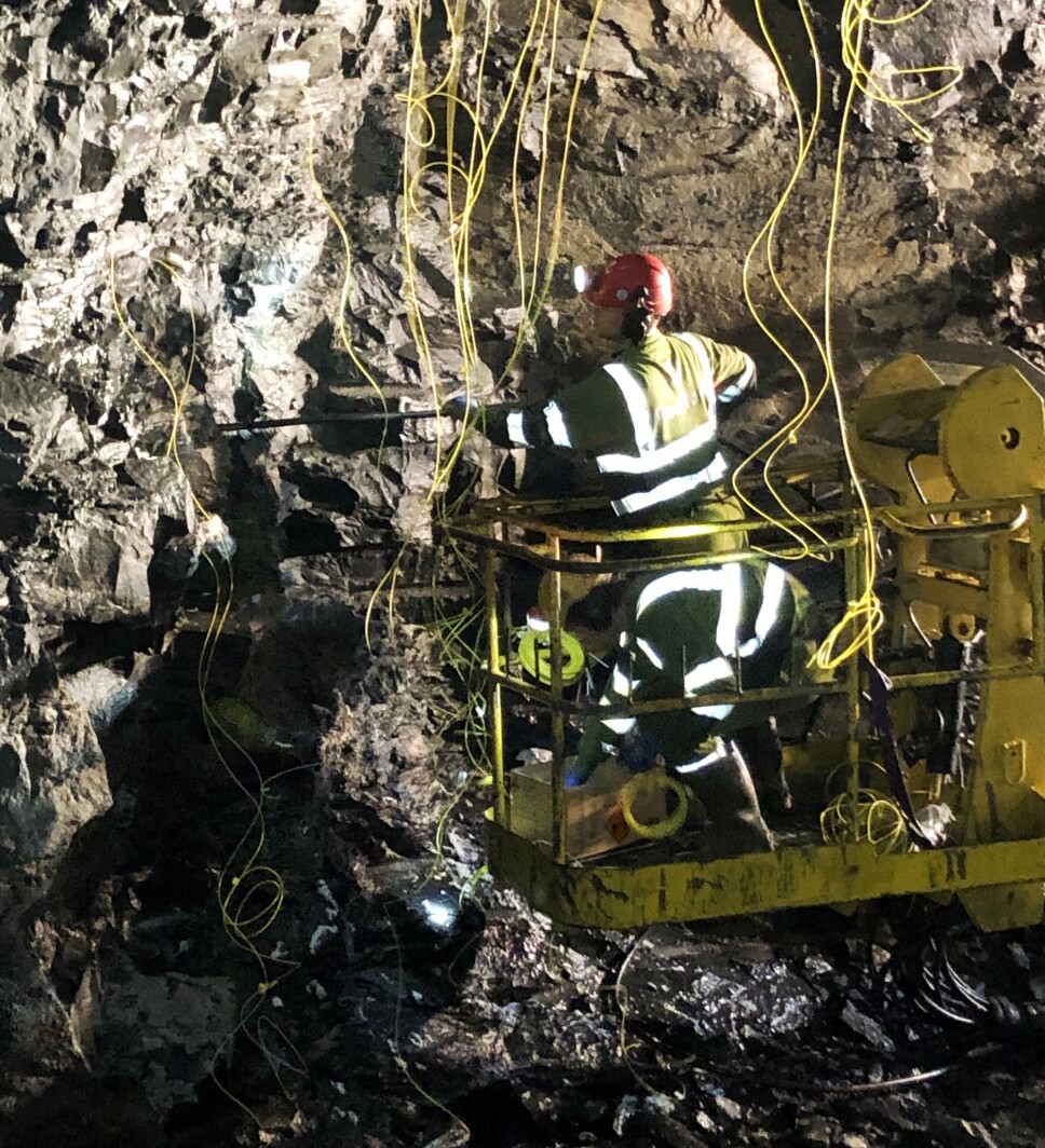 SPRENGNING: Det skal sprenges ca. 40.000 fm3 for å oppgradere det gamle tunnel-løpet gjennom Ulriken mellom Arna og Bergen. Foto: Banenor