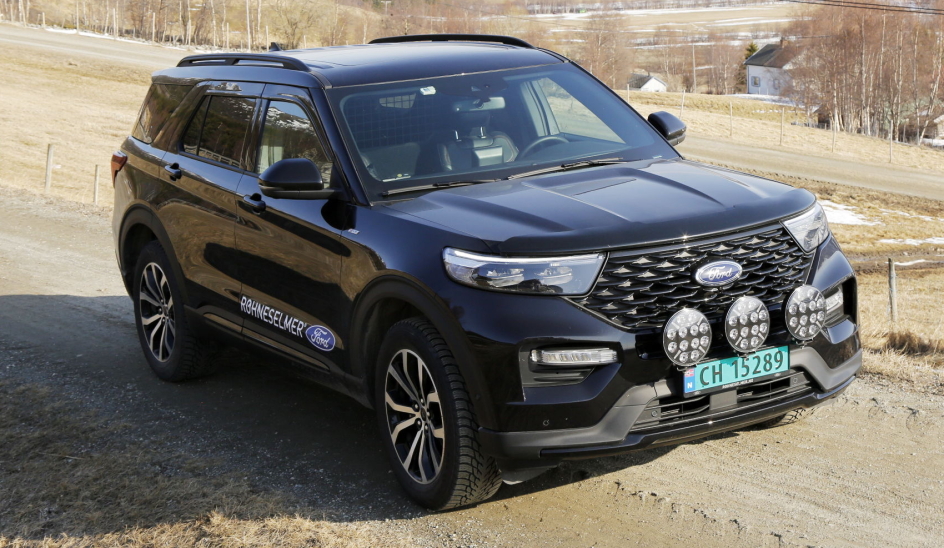 RÅTASS: Ford Explorer som varebil er nøyaktig den samme som personbilvarianten, bortsett fra færre seter, mindre avgifter og uten moms for noen. Foto: Klaus Eriksen