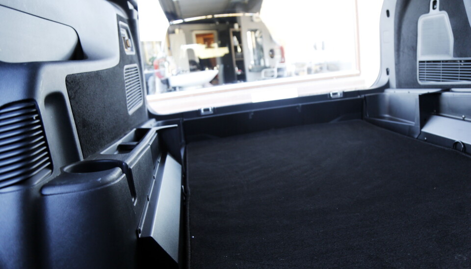 SENKET: Gulvet er lavere enn karmen rundt bakluken. Foto: Klaus Eriksen