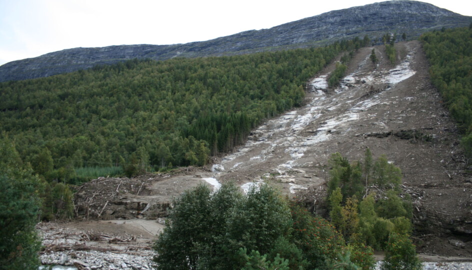 Skred er en av geofarene som skal overvåkes i prosjektet Invison. Bildet viser jordskred i Romsdalen i 2011.