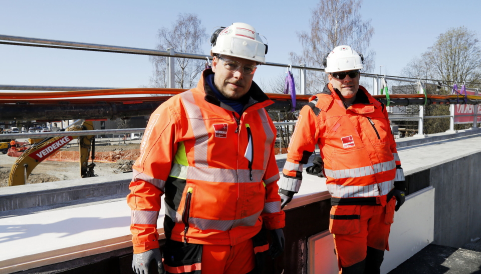 PLANLEGGING: - Planlegging er alt, sier driftssjef Tom Stenseng (t.v.) og anleggsleder Kristian Sabel i Veidekke Anlegg. Foto: Klaus Eriksen