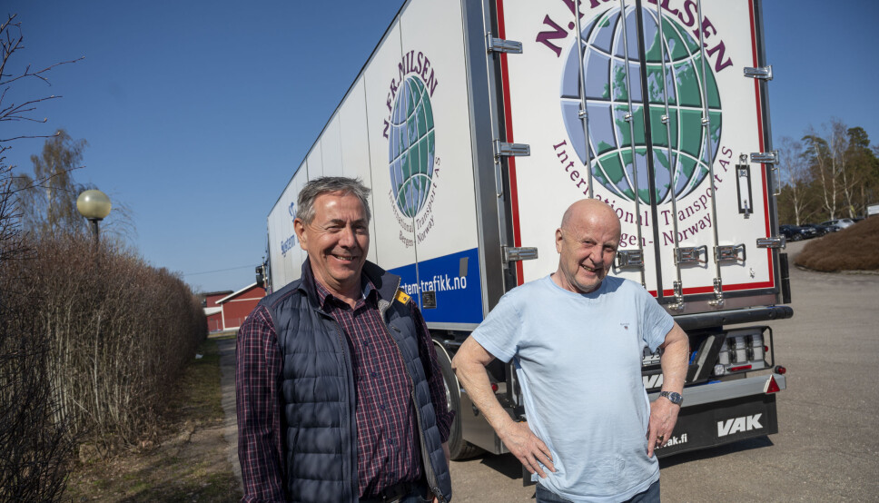 HENGER: Nils Fredrik Nilsen har før første gang kjøpt henger fra finske VAK. Han og VAK-selger Geir Strande kjenner hverandre helt tilbake til Sties-tiden.