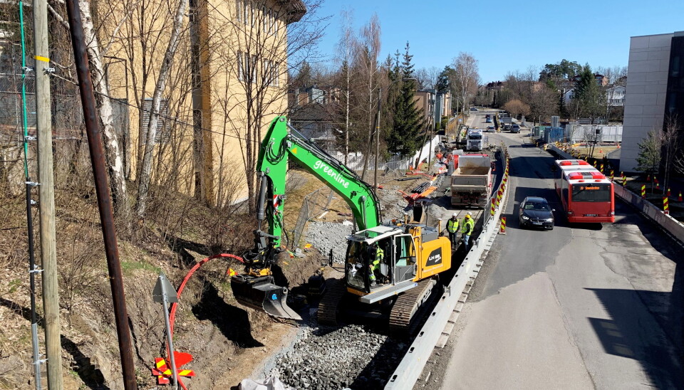 OSLO VEST: Her er maskinen til Machine Partner (som Agro Anlegg leier) i sving like ved Skøyen i Oslo vest. Foto: Klaus Eriksen