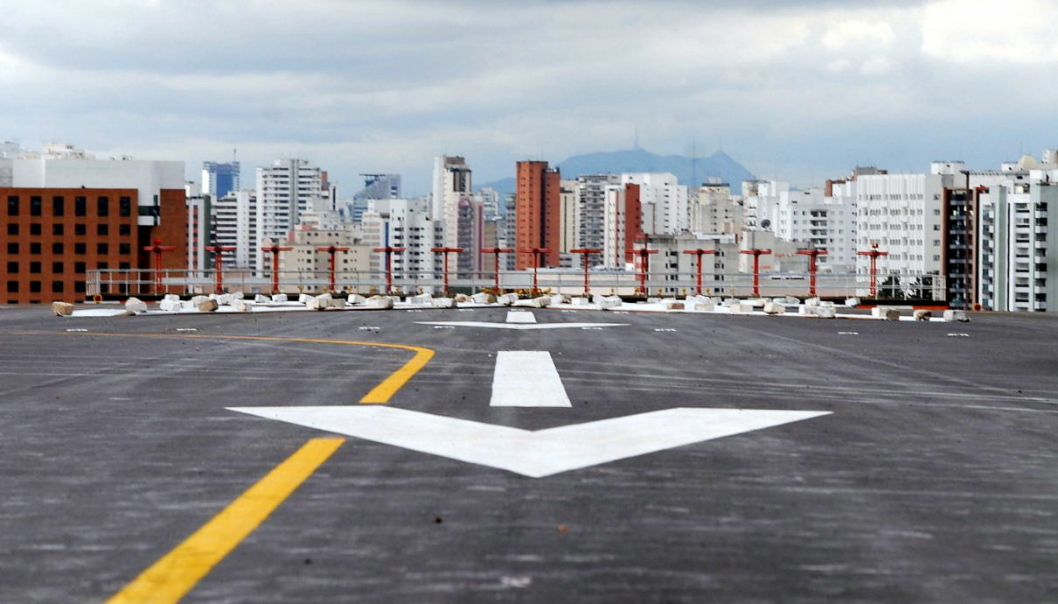 BREMSEBED: På grunn av begrenset med plass til tett bebyggelse, må det bygges bremsebed ved flyplassen Congonhas i São Paulo i Brasil. Bedet skal fylles av Glasopor. Foto: Valter Campanato/ABr, CC BY 3.0 BR, via Wikimedia Commons