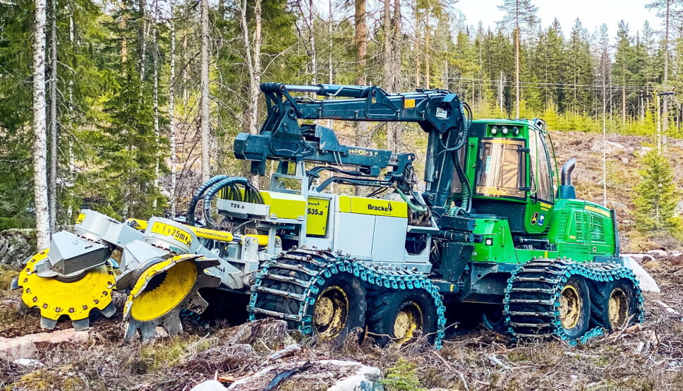 RUVER: 13 m lang og 32 tonn; den nye maskinen ruver i terrenget