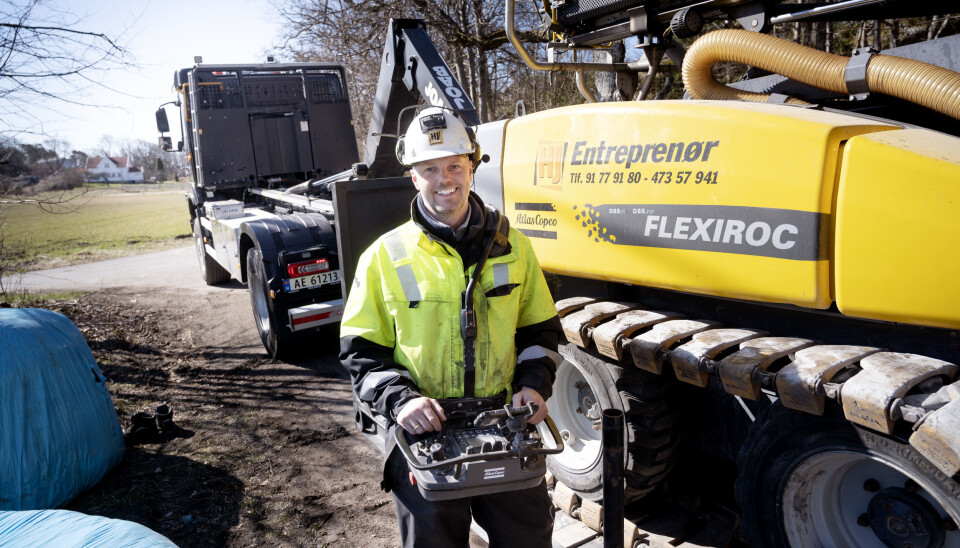 ENKELT: Når maskinflaket settes ned på bakken, er det gjort på sekunder å laste opp boreriggen. ENKELT: Når maskinflaket settes ned på bakken, er det gjort på sekunder å laste opp boreriggen.