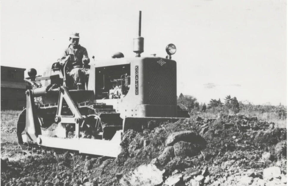 STARTEN: Komatsu begynte å produsere G40-dozere i 1943, og anleggseventyret var i gang. Det ble produsert 148 G40-dozere, og det eneste kjente eksemplaret står i lobbyen til Komatsu i Tokyo. Foto: Komatsu