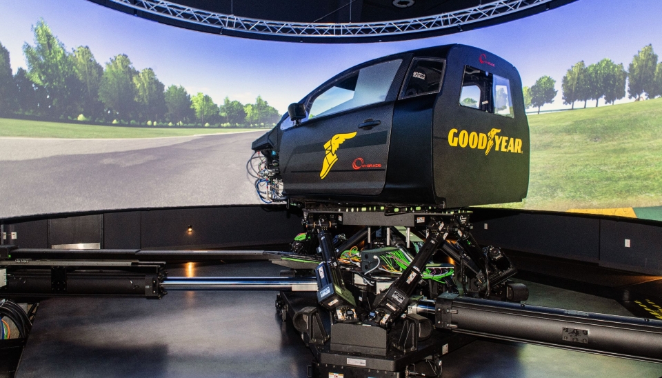 SIMULATOR: Med investering i en ny dynamisk simulator skaper Goodyear fremskritt i sin dekkutvikling. Foto: Goodyear