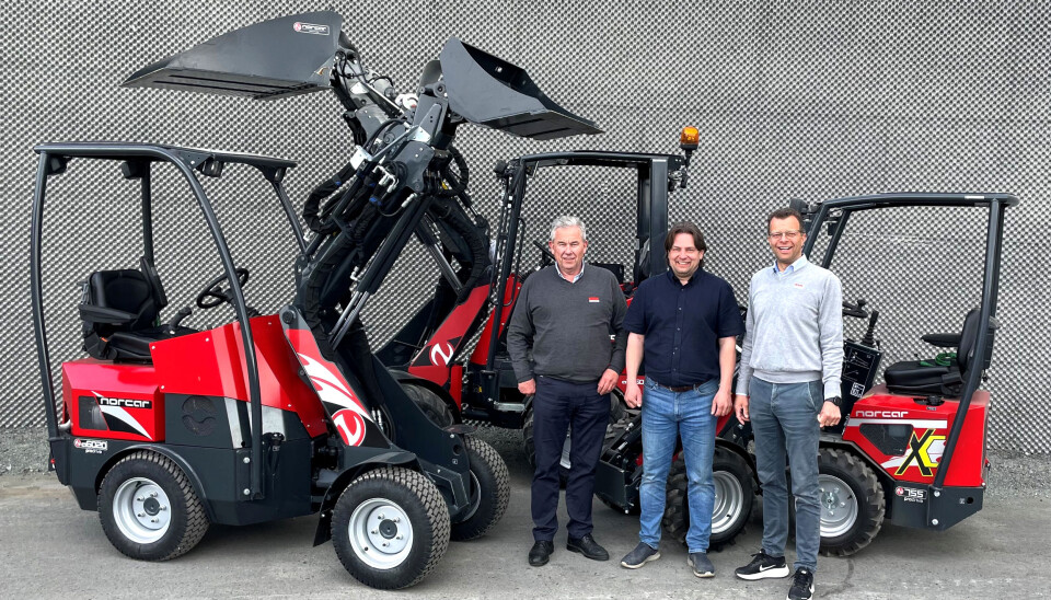 Sewe Maskin AS er allerede godt i gang med Norcar, her representert ved daglig leder/salgssjef Torstein Hamnes (i midten) og eierne Øyvind Wekre (t.v.) og Jon Magne Sæter.