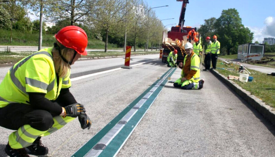 Posten Norge har kjøpt seg inn i svenske Elonroad. Bilde fra innstallering av ladeskinne i Getingevägen i Lund i Sverige.