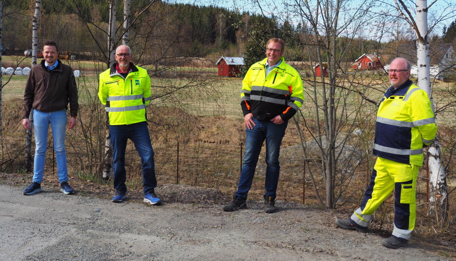 De ser frem til bygging og åpning av ny døgnhvileplass på Rudshøgda. Fra venstre: Kim Brandsnes (Rudshøgda Næringsforening), Guttorm Tysnes (NLF), Per Hatterud (Hatterud Maskin) og Jarle Kristian Tangen (Nye Veier).