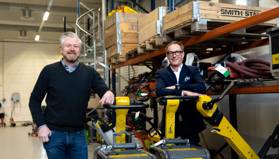 Administrerende direktør i Ramirent Norge, Fredrik Brandal(t.h.), og daglig leder i DigiQuip AS, Carl Fredrik Kleppe, inngår nå et partnersamarbeid som forenkler Ramirent-kundenes hverdag gjennom bruk av en ny digital plattform.