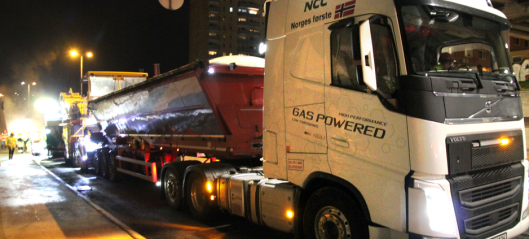 Biogass-lastebil tatt i bruk til asfalttransport