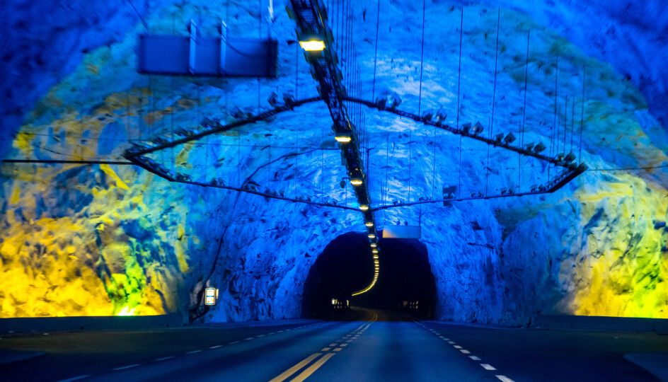Lærdalstunnelen på E16 i Vestland, skal utbedres for for å møte EU-kravene til sikkerhet i tunneler.