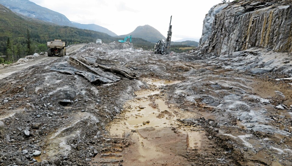 SER LIKT UT: Det er mye som må huskes på når nye veier bygges i dag, sammenlignet med bare 10-15-20 år siden. Her fra utbyggingen av E6 Helgeland Sør (bilde fra høsten 2018). Foto: Bjørn E. Eriksen
