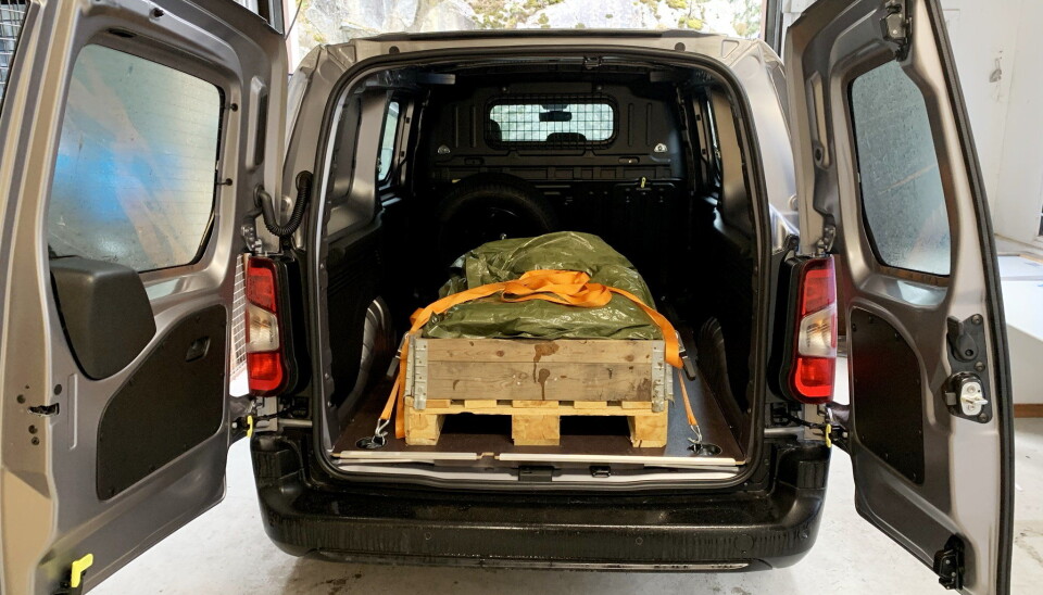 LAST: Lasterommet er praktisk og enkelt å sikre lasten i, men kun 580 kilo nyttelast viste vår utregning etter å ha veid bilen. LAST: Lasterommet er praktisk og enkelt å sikre lasten i, men kun 580 kilo nyttelast viste vår utregning etter å ha veid bilen.