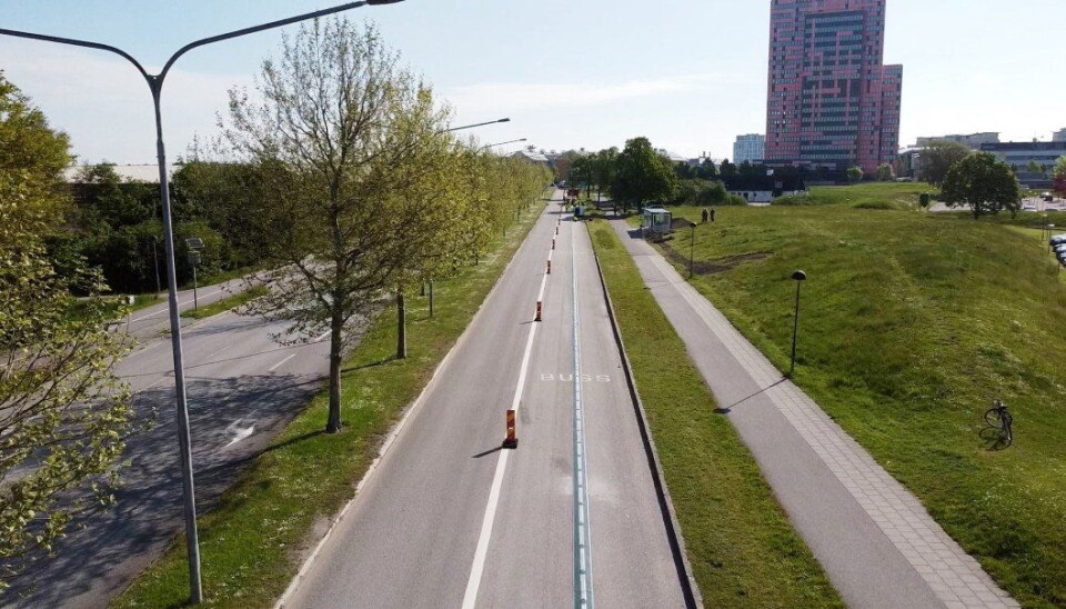 PILOT: I Lund har Elonroad testet ut bruk av ladeskinne siden i fjor sommer. Nå kommer Posten Norge med på laget. Foto: Elonroad