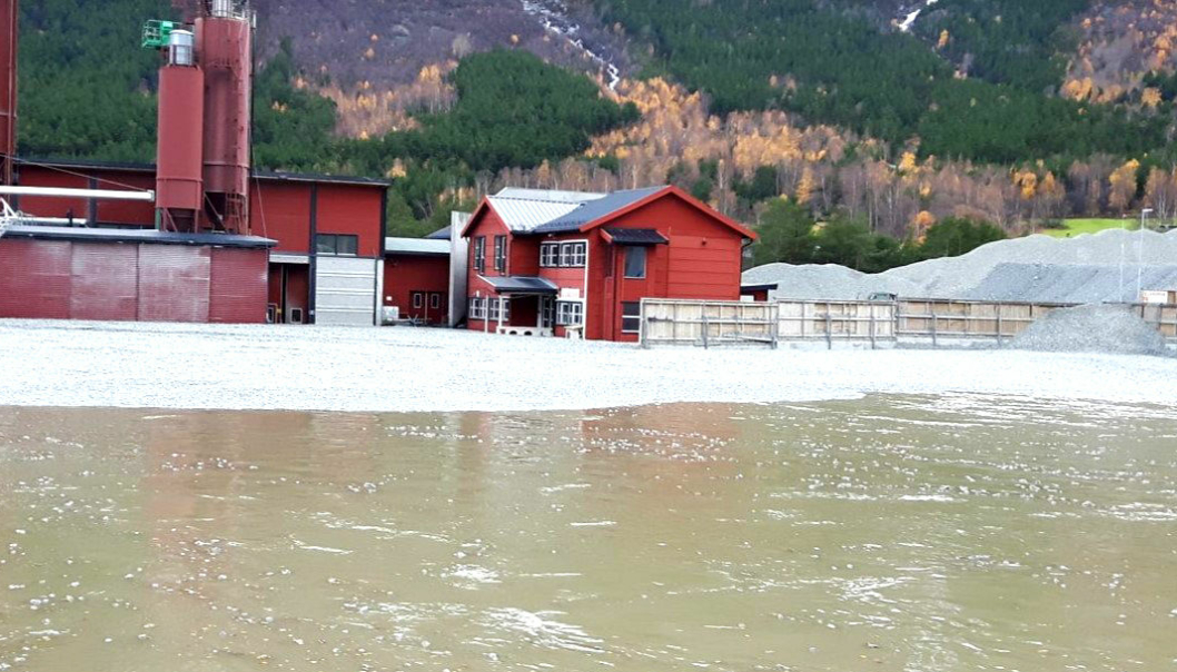 I oktober 2018 ble ca. 25.000 kubikkmeter glasopor spredt til Ottavassdraget fra utelageret til bedriften Glasopor AS i Skjåk i Innlandet. Spredningen skjedde i forbindelse med flom forårsaket av snøsmelting i fjellet og kraftig regnvær.