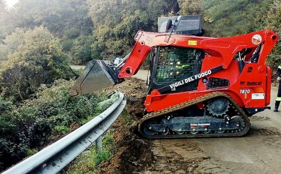 I DRIFT: 20 personer fra SOG-styrken, fra hele Italia, har fått opplæring i bruk av maskinen. Foto: Bobcat