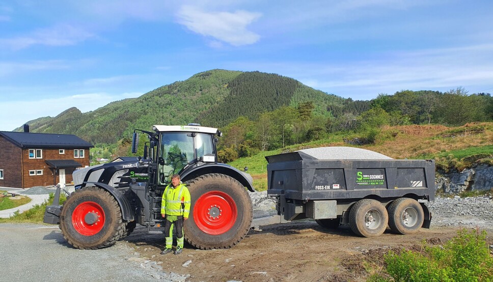 NESTE GANG: Trond Magne Sognnes med sin nye, og første Fendt. – Jeg er veldig fornøyd med Eiksenteret i Førde, og det skal litt til for at det ikke blir Fendt også neste gang, sier han. Foto: Privat