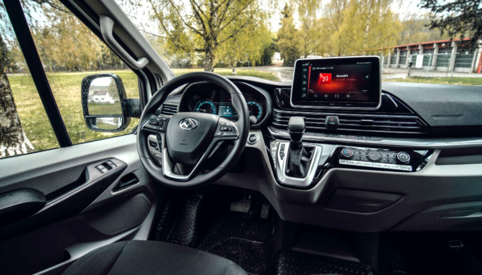 Førerplassen i nye Maxus e-Deliver 9.