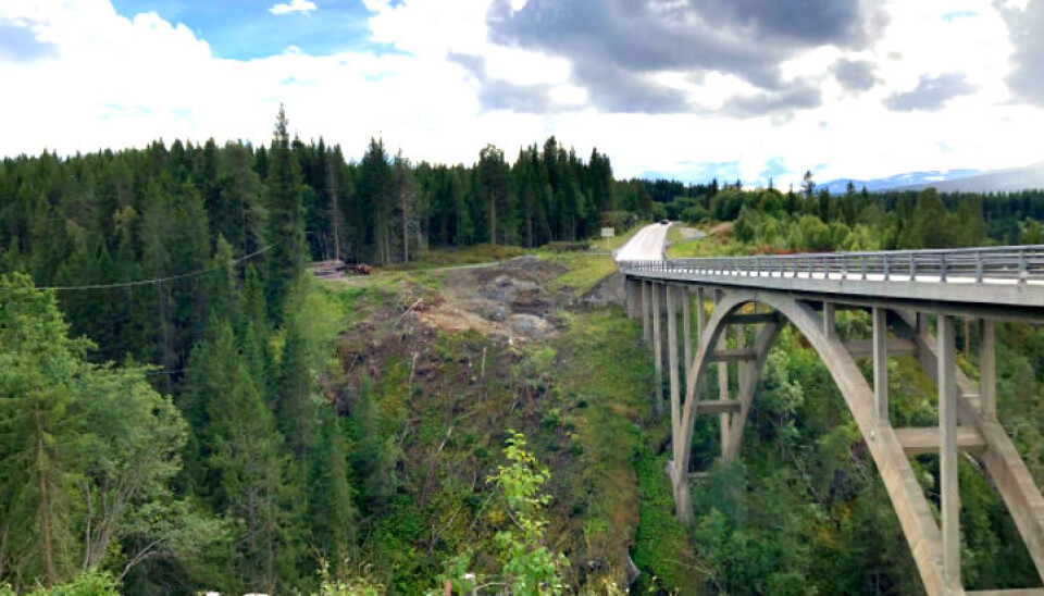 Her rett oppstrøms for dagens Stavåbru i Rennebu, blir den midlertidige brua for E6-trafikken bygget.