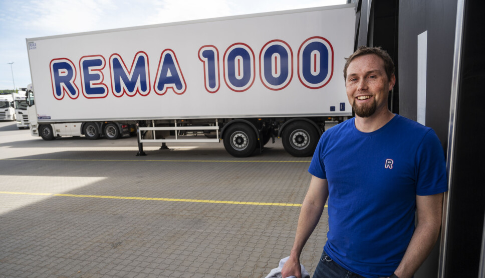 TEST: Transportsjef Tommy Røssel Larsen i Rema 1000 Distribusjon har gode erfaringer med de korte citysemiene fra Lambaret. De har fire og i tenkeboksen på å anskaffe to til.
