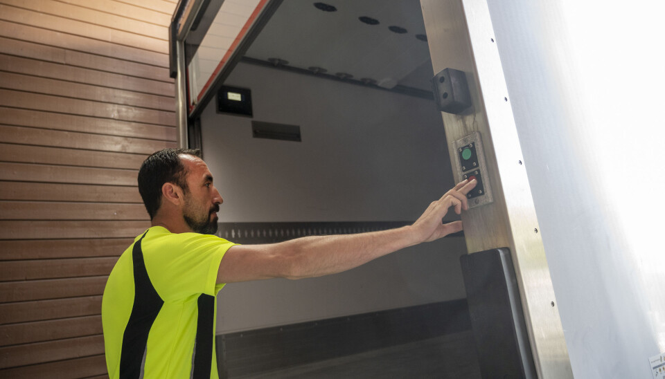 PORT: Arefettin Køse liker rulleporten bak på Lambaret-hengeren i stedet for tradisjonelle bakdører.