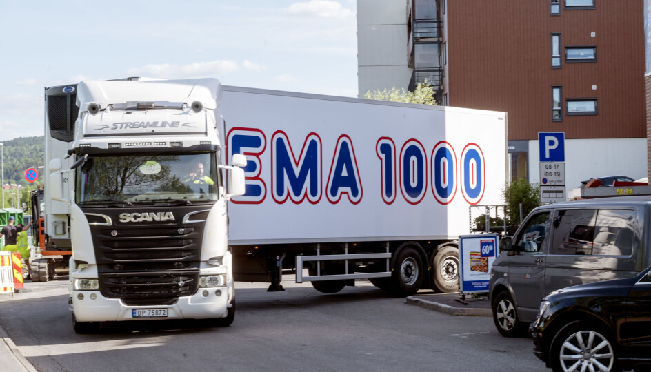 KNEKKER: Med sisteakslingen som kan legges over tar citysemien mindre plass enn en vanlig 3-akslet skap bil.