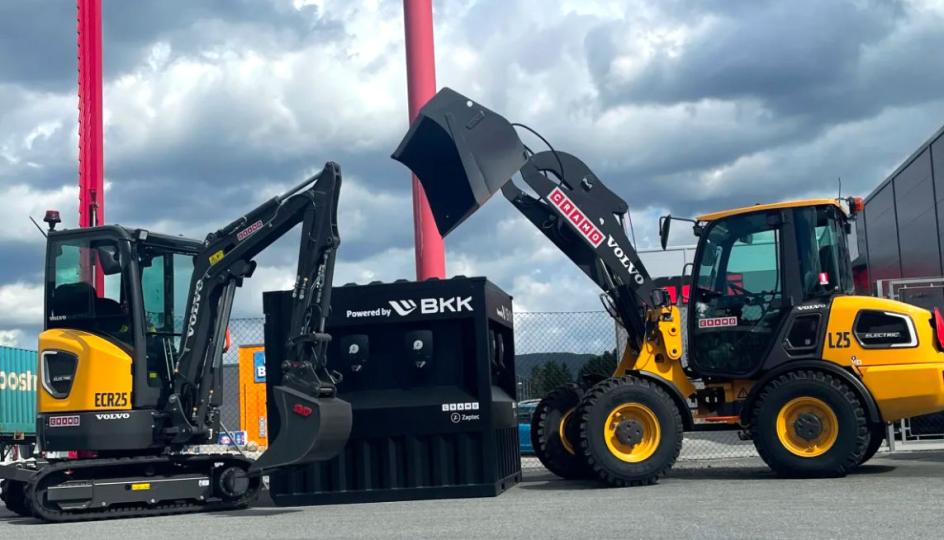 Nye elektriske maskiner og ladecontainer.