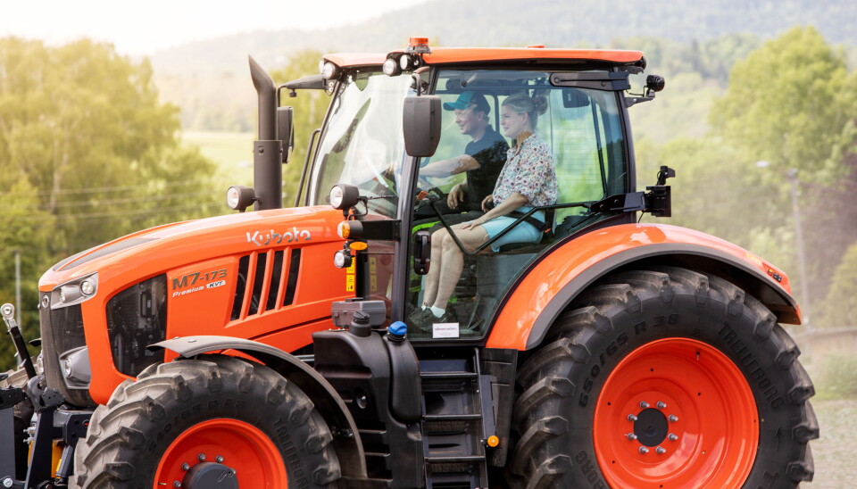 ROS: Petter Pilgaard roser kjæresten Vendela Kirsebom for hennes tålmodighet. Det er blitt mange sene kvelder og tidlige morgener for entreprenøren. Foto: Nellemann Machinery