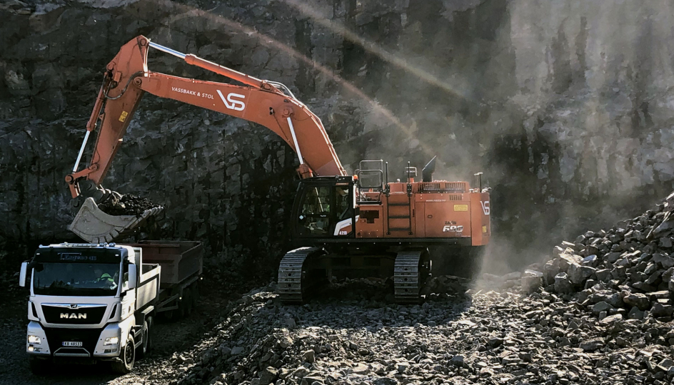 Hitachi ZX690-7, er den største gravemaskinen som Nasta leverte til Vassbakk & Stol AS.
