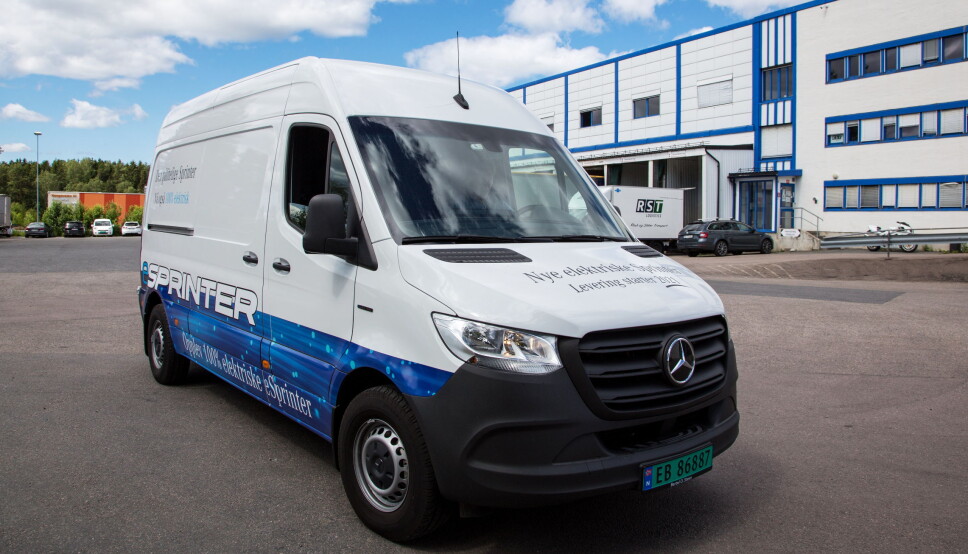 GOD PÅ VEIEN: Selv om eSprinter er enkel i interiøret er den god på landeveien og har en realistisk oppgitt kjørelengde.