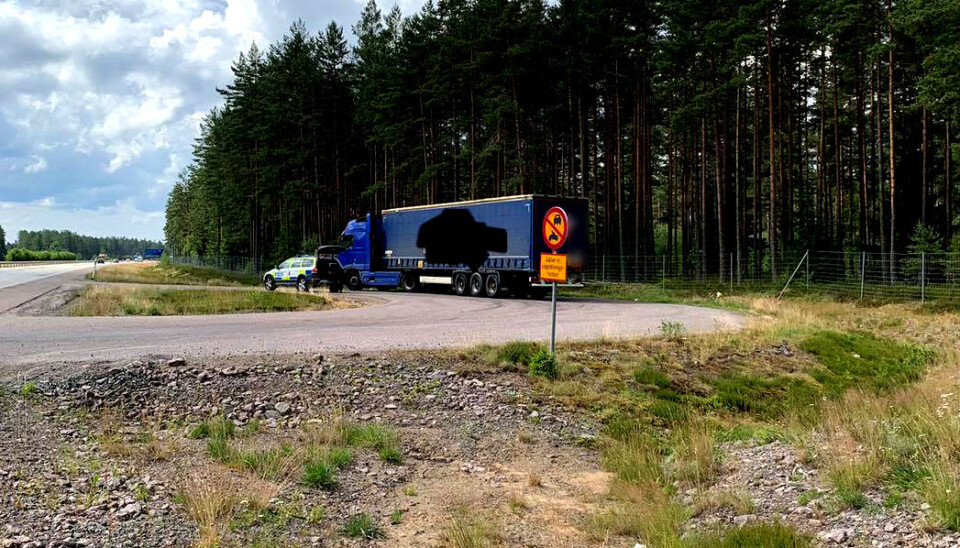 Denne stoppen endte med 2000 kroner i bot for vogntogsjåføren, til glede for mange og irritasjon for mange andre.
