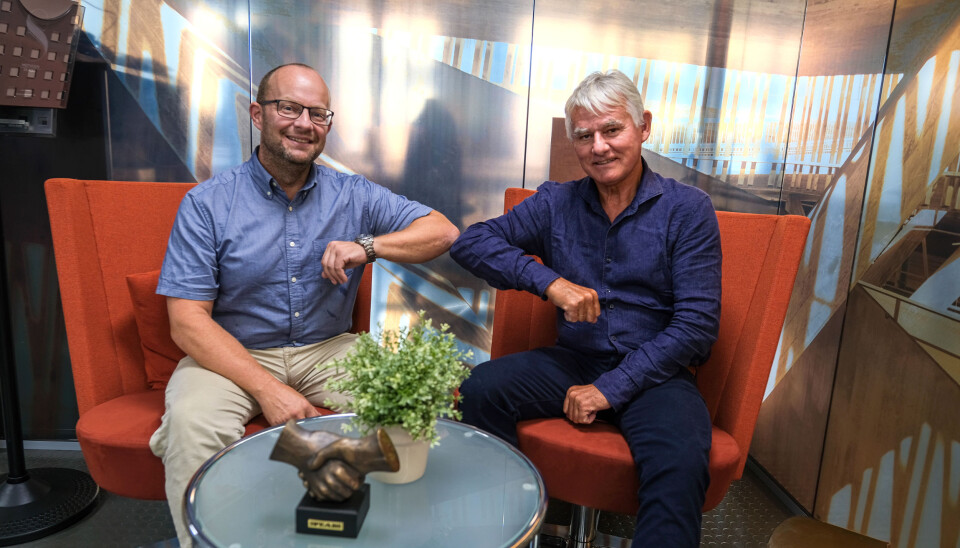 Kontraktsignering tirsdag 13. august 2021. Fra venstre: Johan Hansson, adm. direktør i Peab Anlegg og Nils Petter Halvorsen, eier og styreleder HGT.