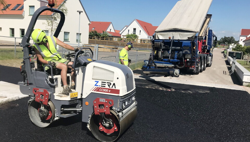 ELEKTRISK: Nå skal denne elektriske Dynapac CC900e tandemvalsen testes ut av Skanska og Loxam, før den gjøres tilgjengelig for flere kunder. Foto: Dynapac