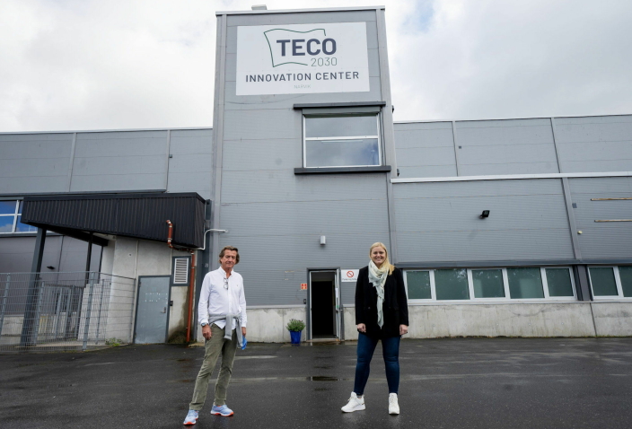 ÅPNING: Olje- og energiminister Tina Bru deltok på åpningen av TECO 2030 Innovasjonssenter i Narvik i august. Her sammen med Tore Enger som er adm. direktør i TECO 2030. Foto: Iselin Rønningsbakk, Teco 2030 ASA