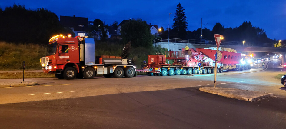 Statnetts langtransport på rundt 72 meter i Skien torsdag kveld.
