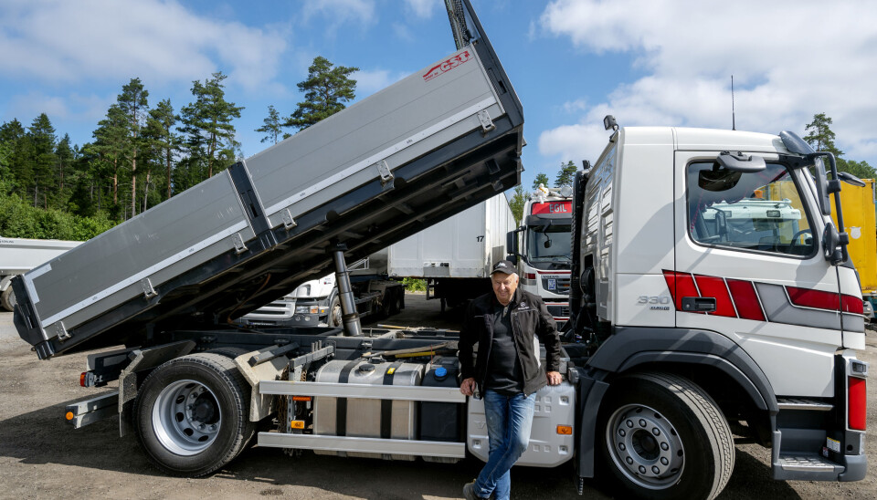LILLEBROR: Egil Nicolaysen har kjøpte mange lastebiler i årenes løp, men ingen av de har vært liten og lett som Volvo FM-en de kjøpte i fjor.