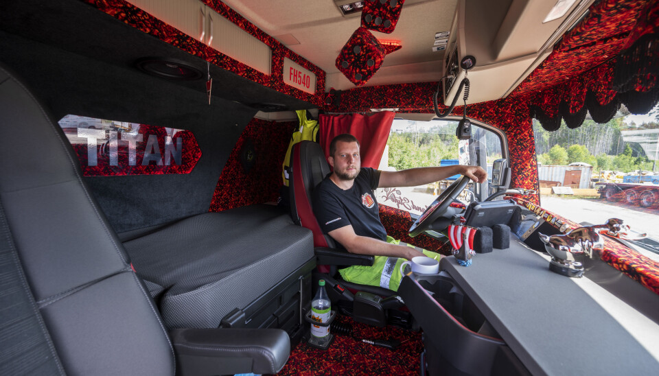 SELVBYGD: Hans Petter Ravneng har bygd opp interiører og mye av eksteriøret på kombibilen han kjører.