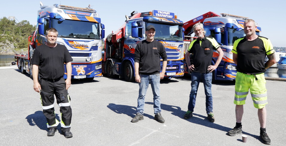 GJENGEN: Gutta i Tromøy Transport, fra venstre: Glenn Christiansen, Rolf Ellefsen, Bengt Nilsen (eier) og Anders Landbø. Foto: Klaus Eriksen
