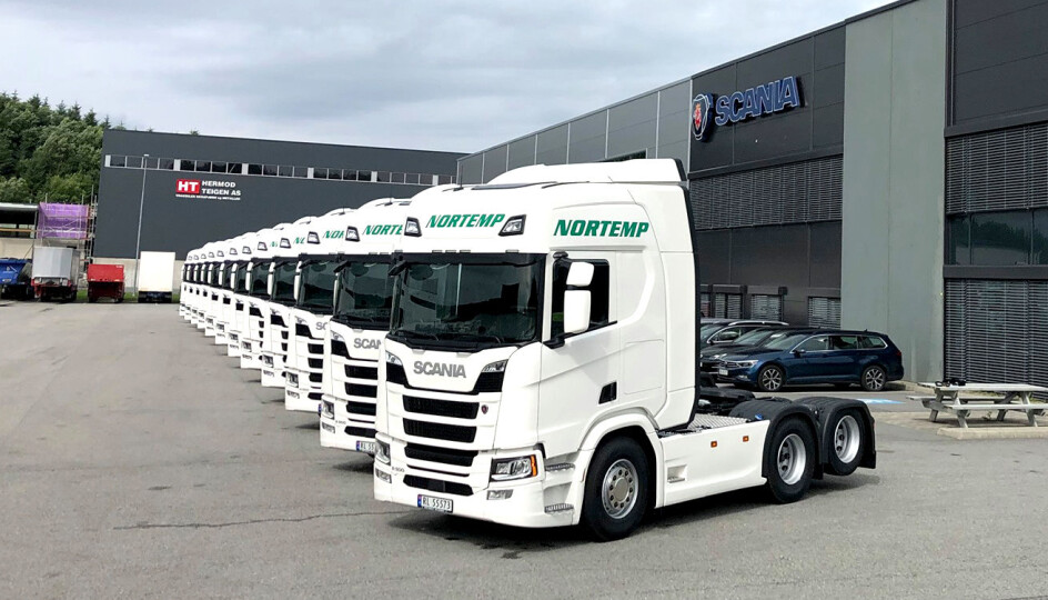 12 stk. nye Scania R500 linet opp hos Norsk Scania i Stavanger for overlevering til Nortemp Transport.