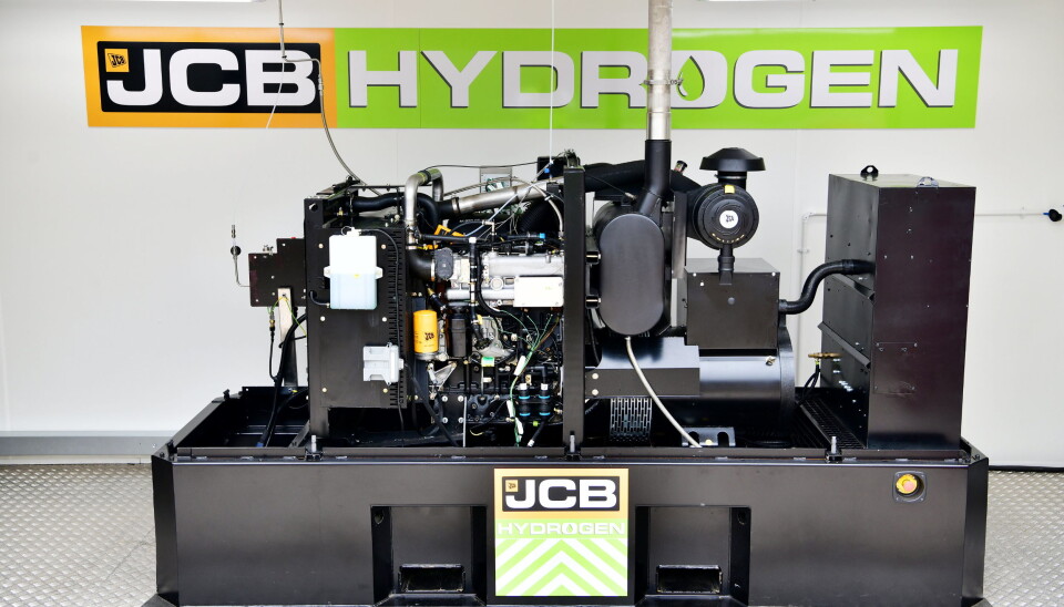 OPPBYGGINGEN: Mens batteri må lades over ganske lang tid, er det raskere å fylle hydrogen på tanken. Her er en løsning presentert. Foto: JCB