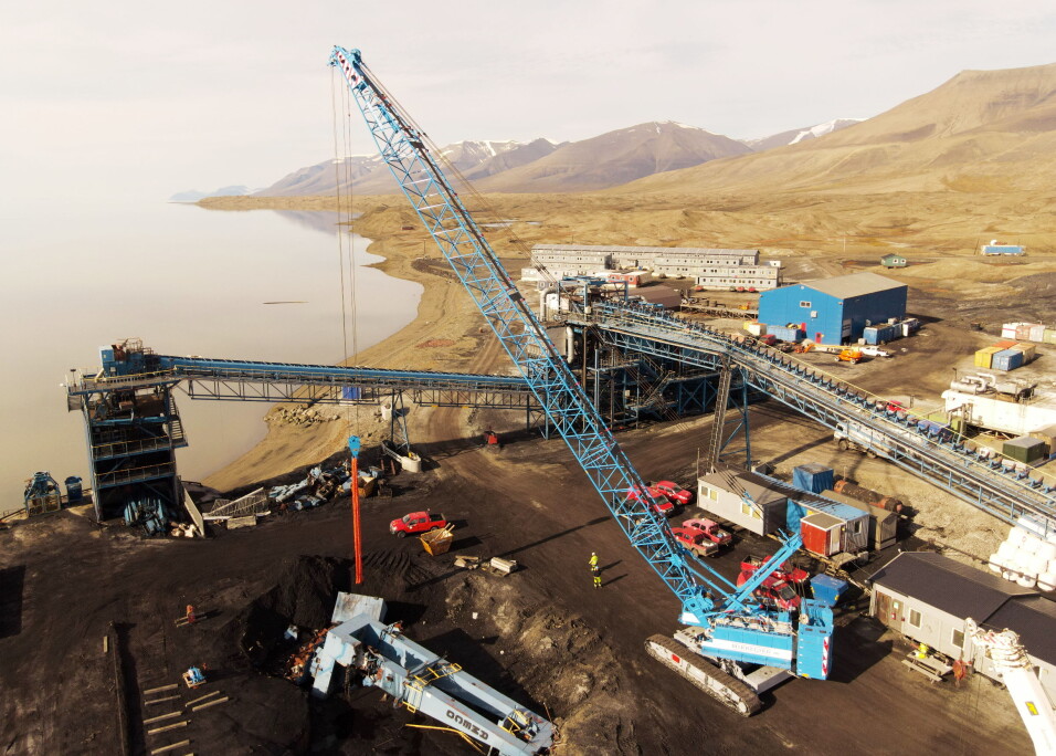 45 METER: Slik den er rigget på Svalbard, har den «bare» 45 meter rett bom. Med luffingjib, kan den blir 105 meter høy. Foto: ANK Cranes