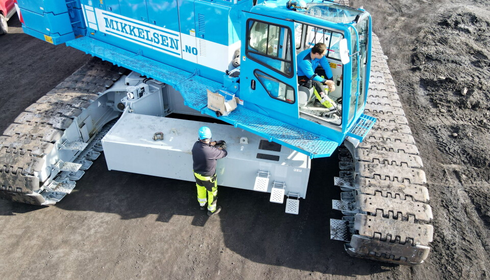 DIMENSJONER: Kranen 6,4 meter bred (yttekant på beltene) og har ni meter lange belter. Foto: ANK Cranes