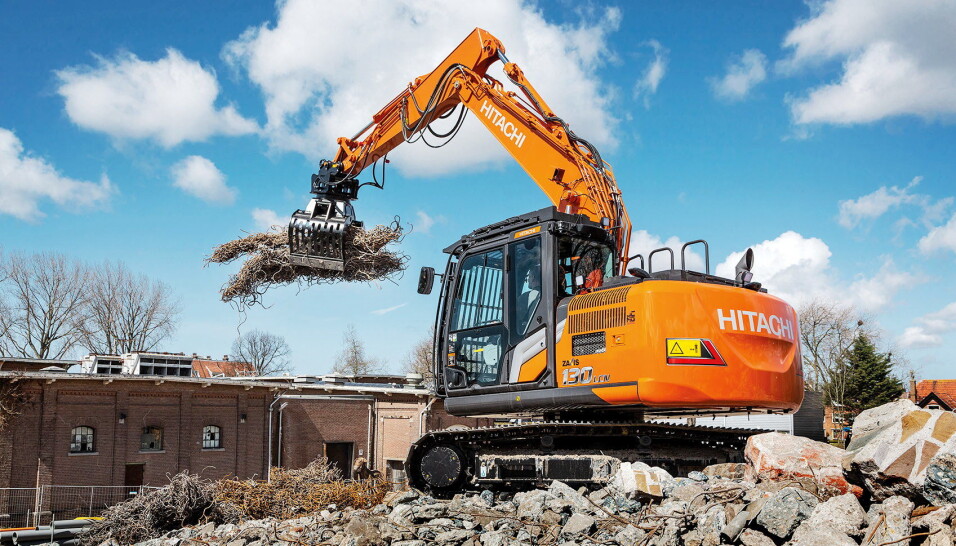 FØRERVENNLIG: Den nye Hitachi ZX130LCN-7 i arbeid, en maskin hvor det er enkelt for fører å skifte mellom forskjellig redskap. Foto: Hitachi