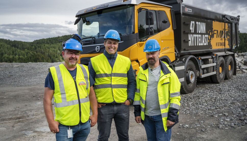 FORVENTNINGER: Roar Aaserud (t.h.) og Feiring Bruk har allerede bestilt to nye Volvo FMX med de nye akslingene fra Even Øimoen og Lasse Sætre i Volvo.
