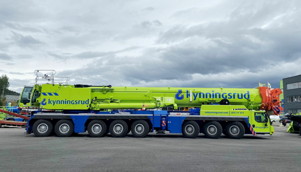 FERDIG: Norges største mobilkran Liebherr LTM 1650-8.1 etter at bommen ble montert etter ankomst til Norge i juli. Foto: Kynningsrud